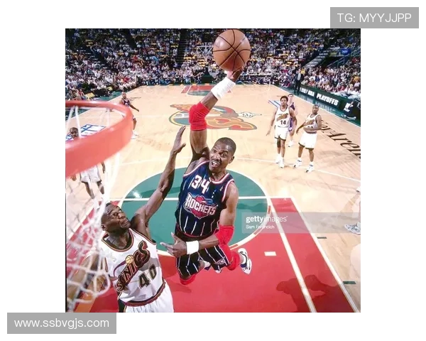 查尔斯巴克利篮下强攻效率远超德雷克斯勒主导球队进攻结构明显提升